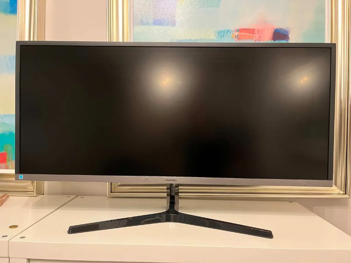 Samsung 34" UltraWide WQHD Monitor (LS34J552WQUXEN - Image 1
