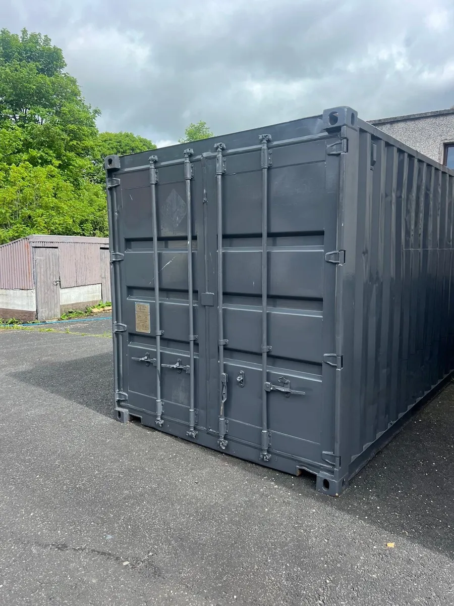 20' Shipping Container, great condition, repainted - Image 2