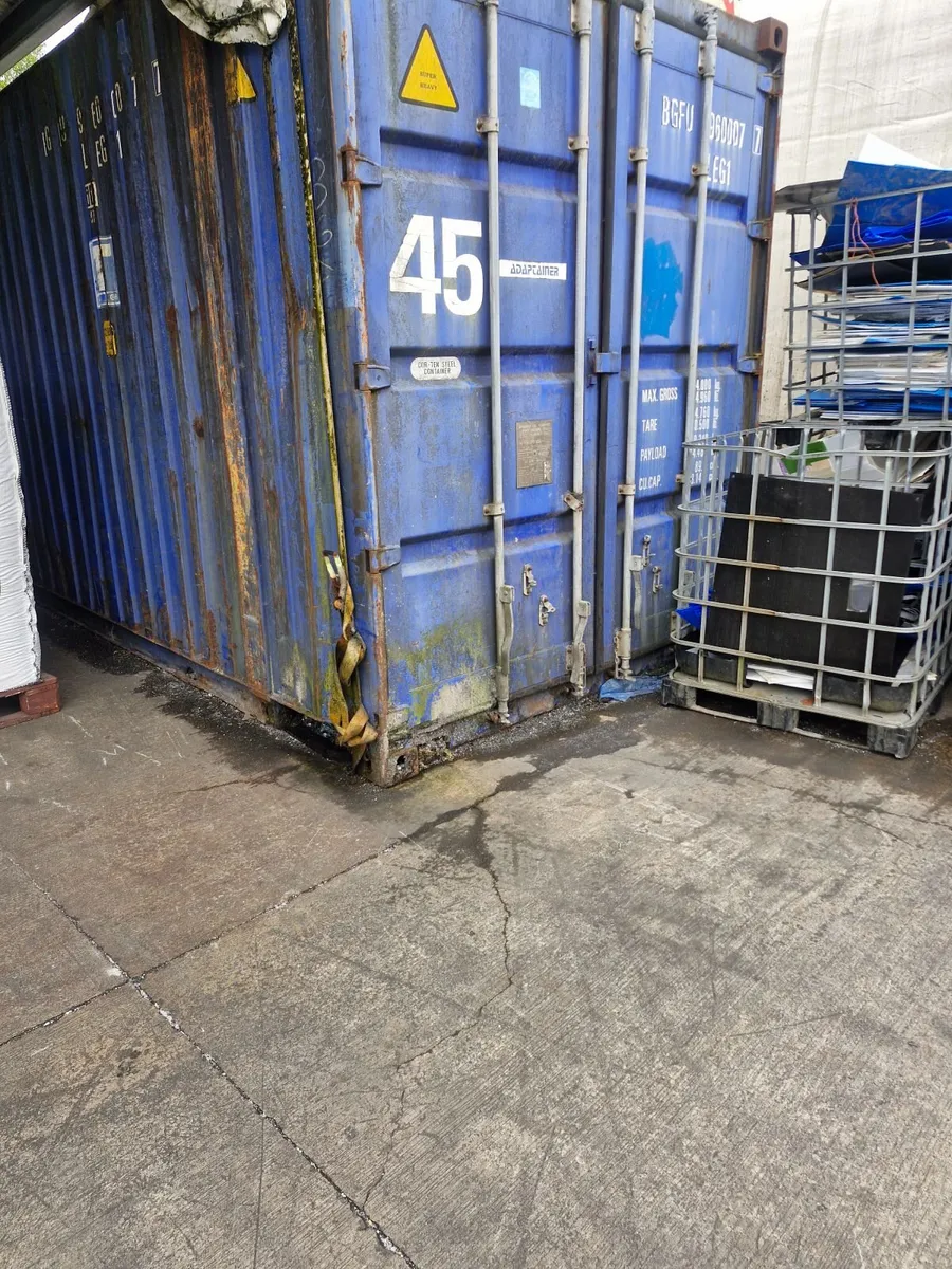 Shipping container