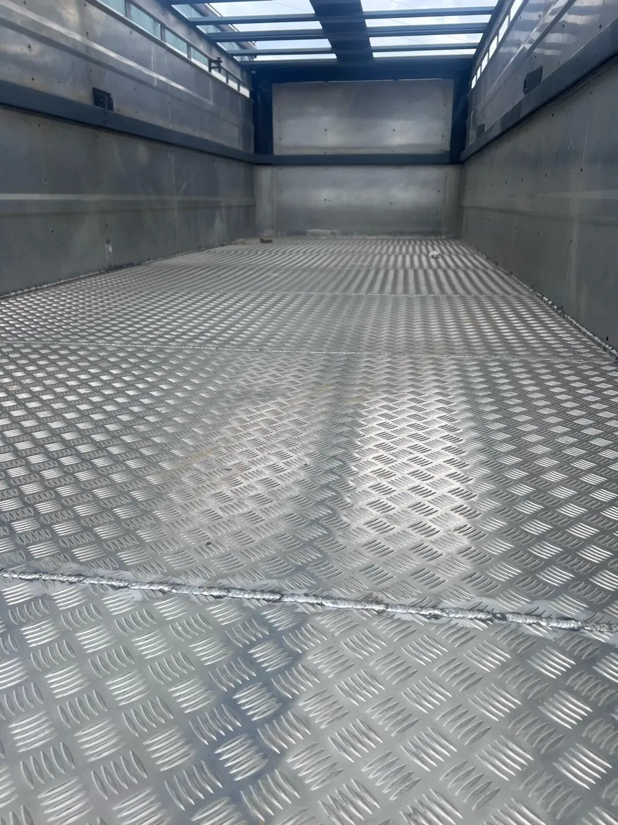 Livestock lorry - Image 4