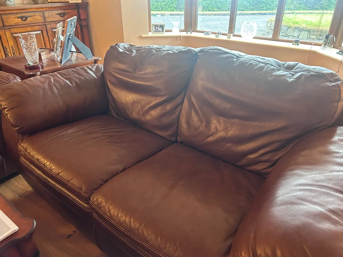 Leather Suite of Furniture - Image 3