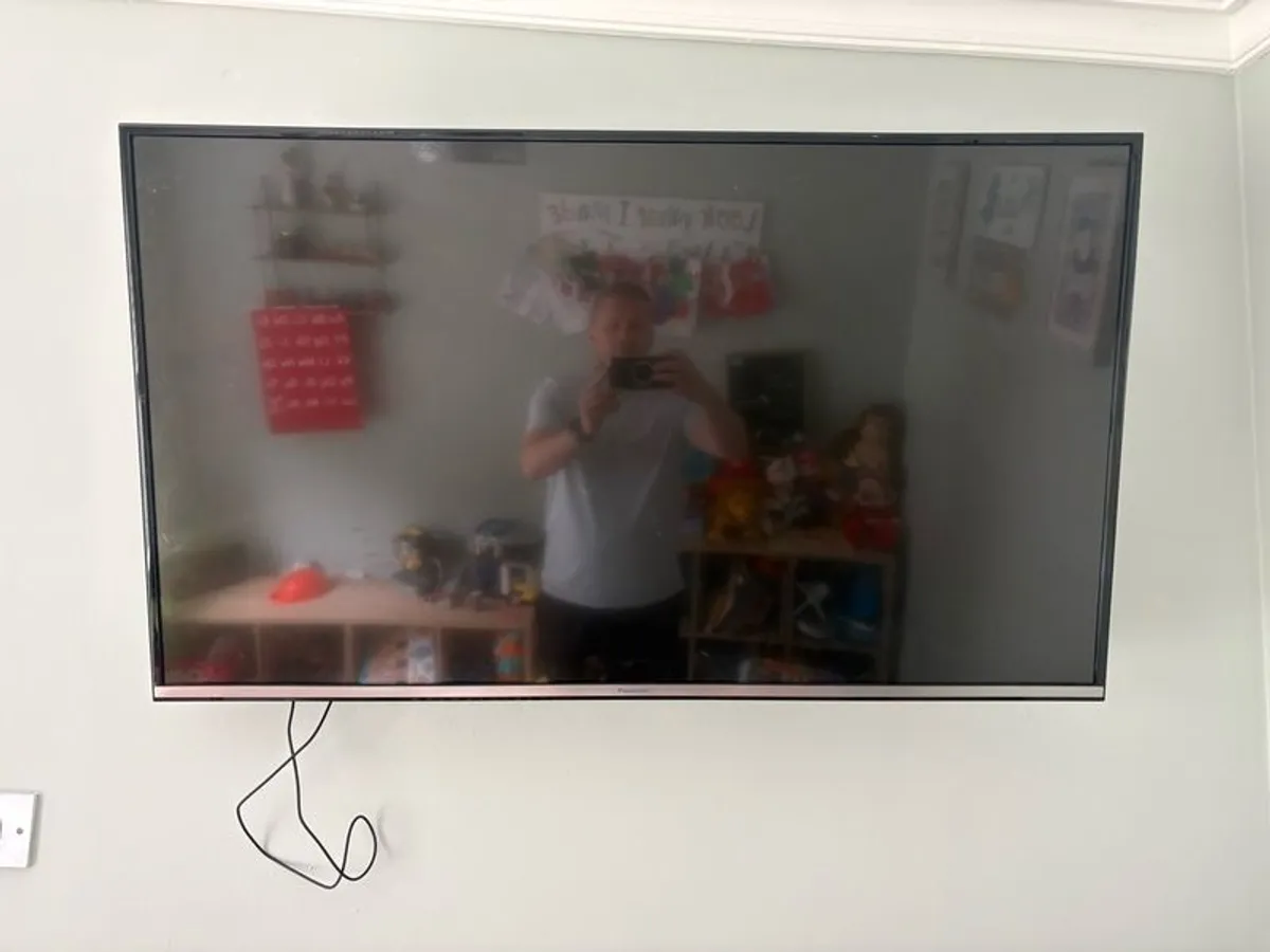Panasonic 50 inch tv - Netflix - Image 3