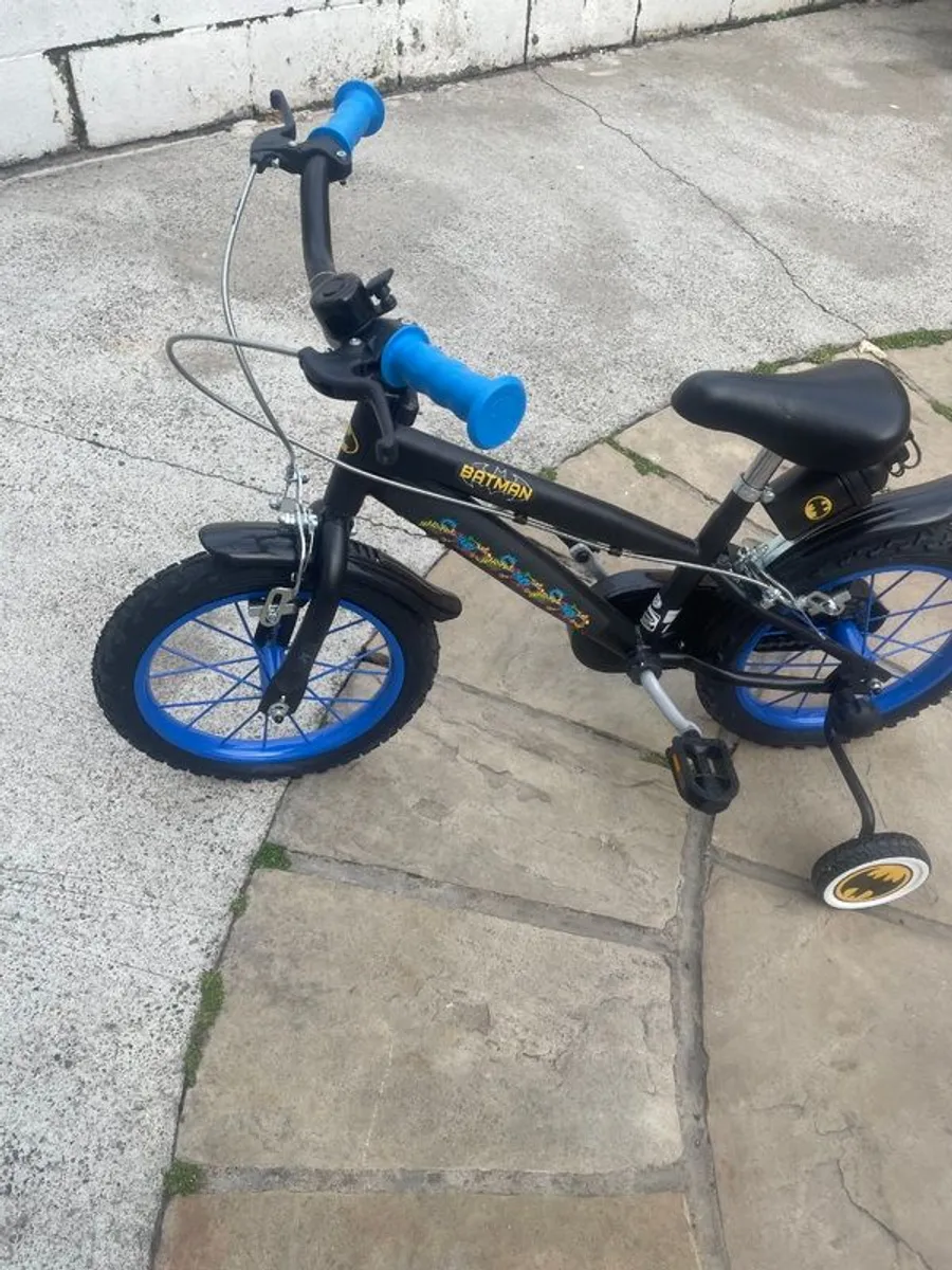 Boys batman bike - Image 1