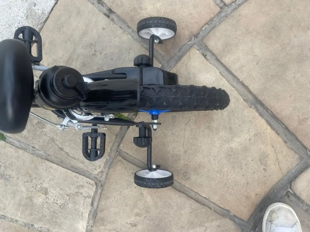 Boys batman bike - Image 3