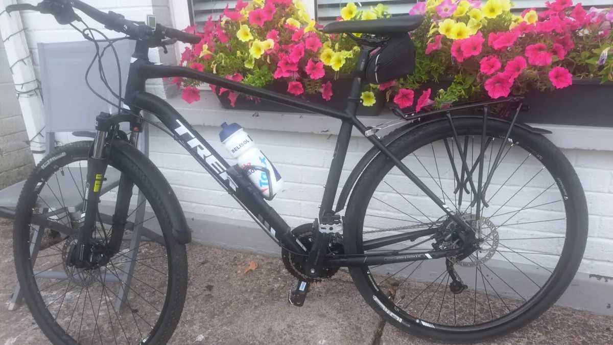 Mens Trek Alpha 4 DS Hybrid Bike - Image 1