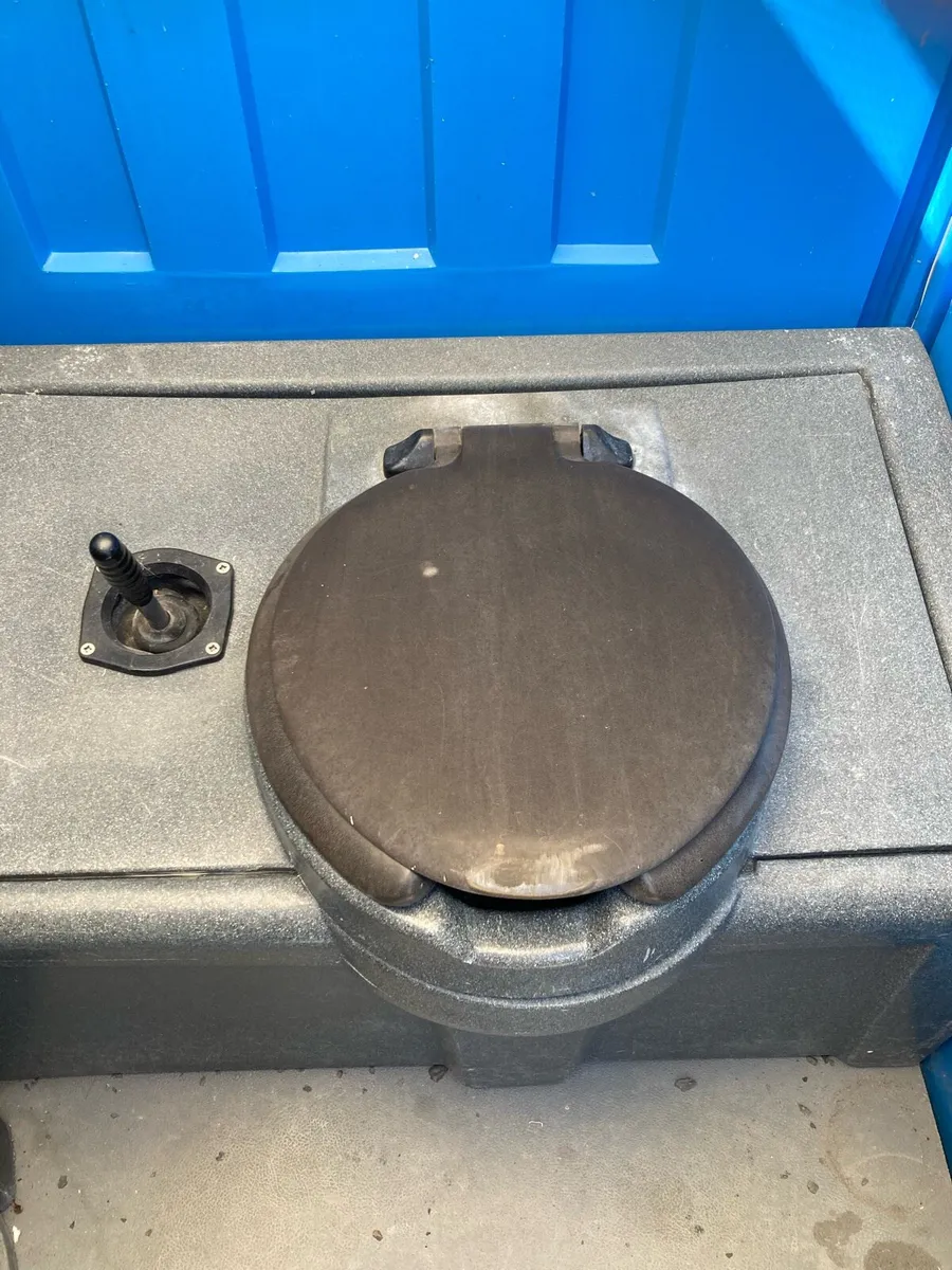 Toilet block - Image 2