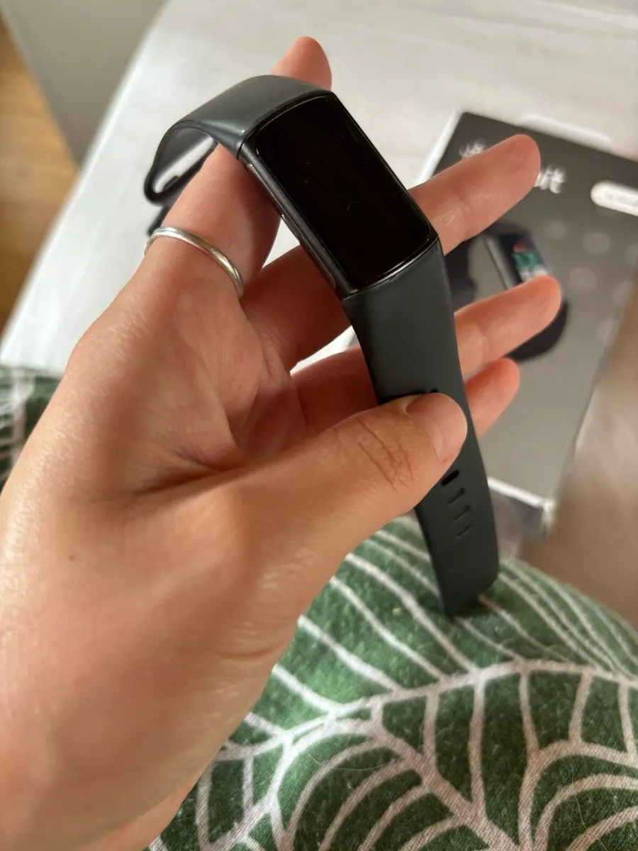 Smart watch Fit bit Charge 6 Obsidian - Image 4