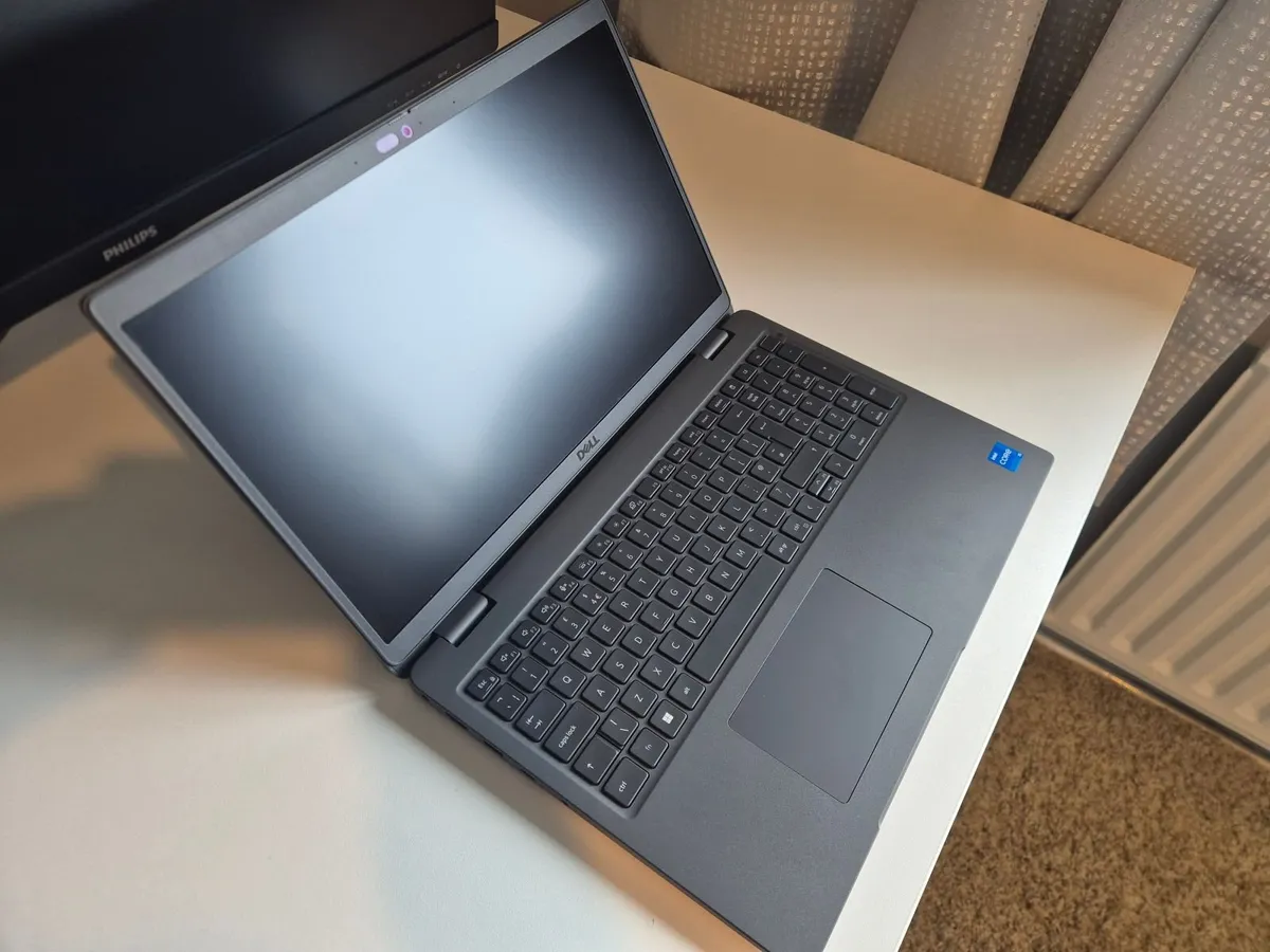 Dell Latitude 3540 Laptop - Image 2