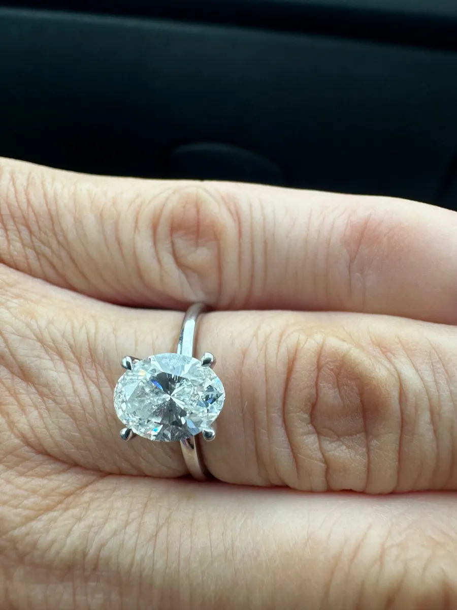 Engagement ring - Image 1