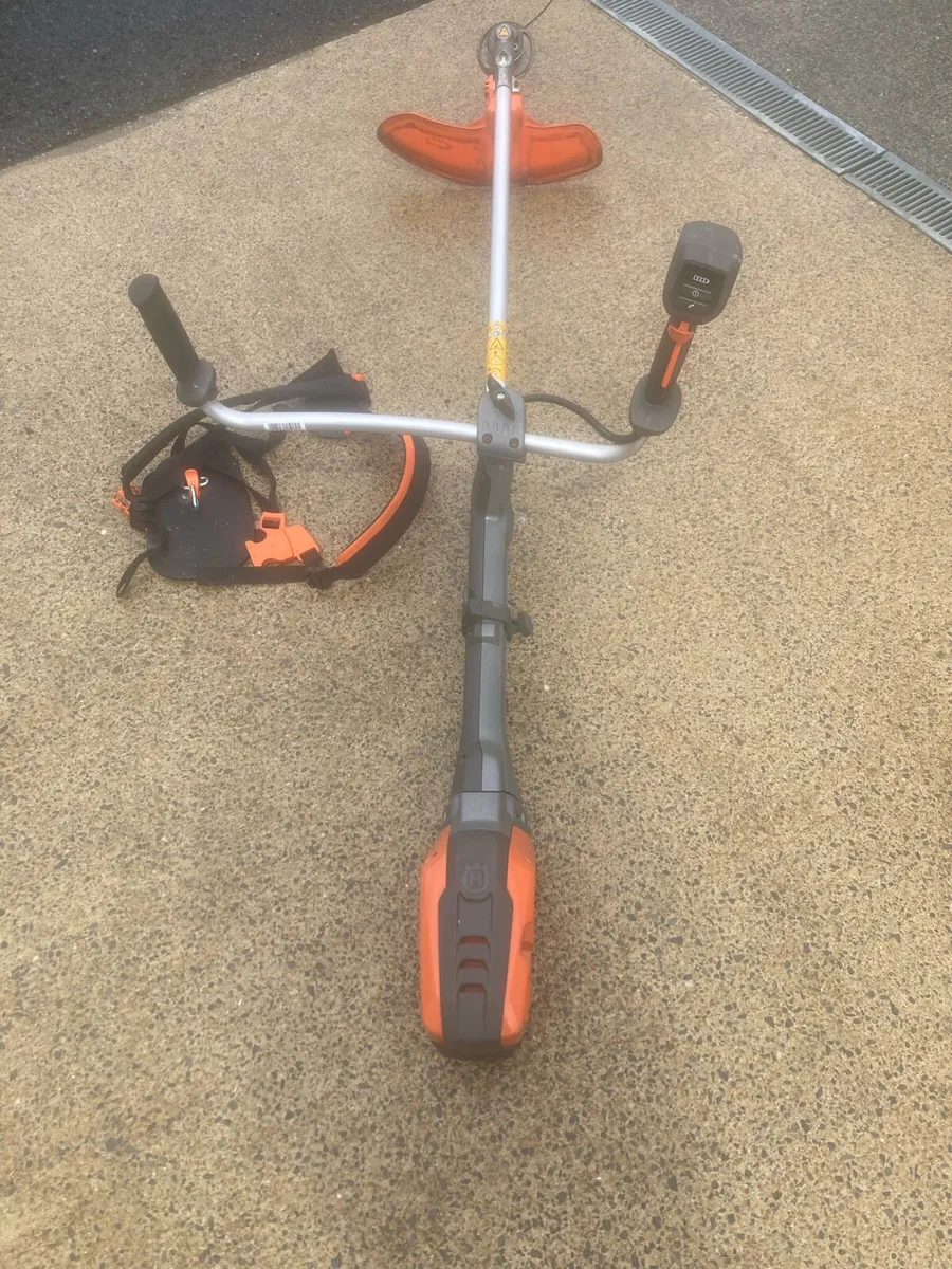 Husqvarna Battery Strimmer - Image 2