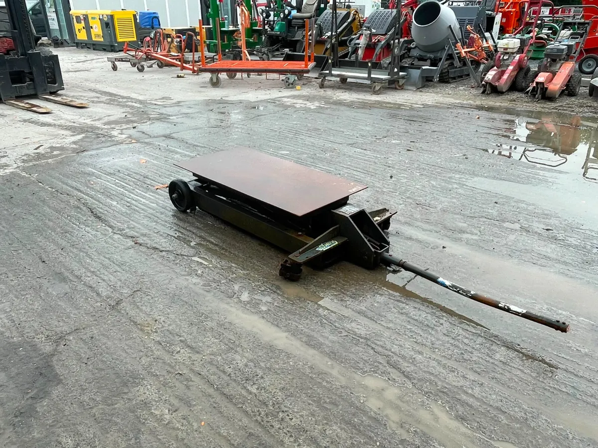 Low-profile hydraulic lifting table - Image 4