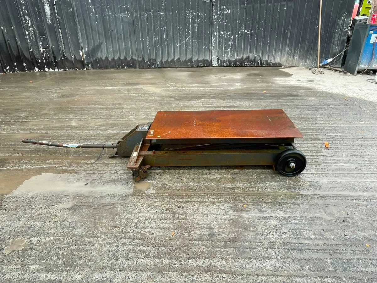 Low-profile hydraulic lifting table - Image 2