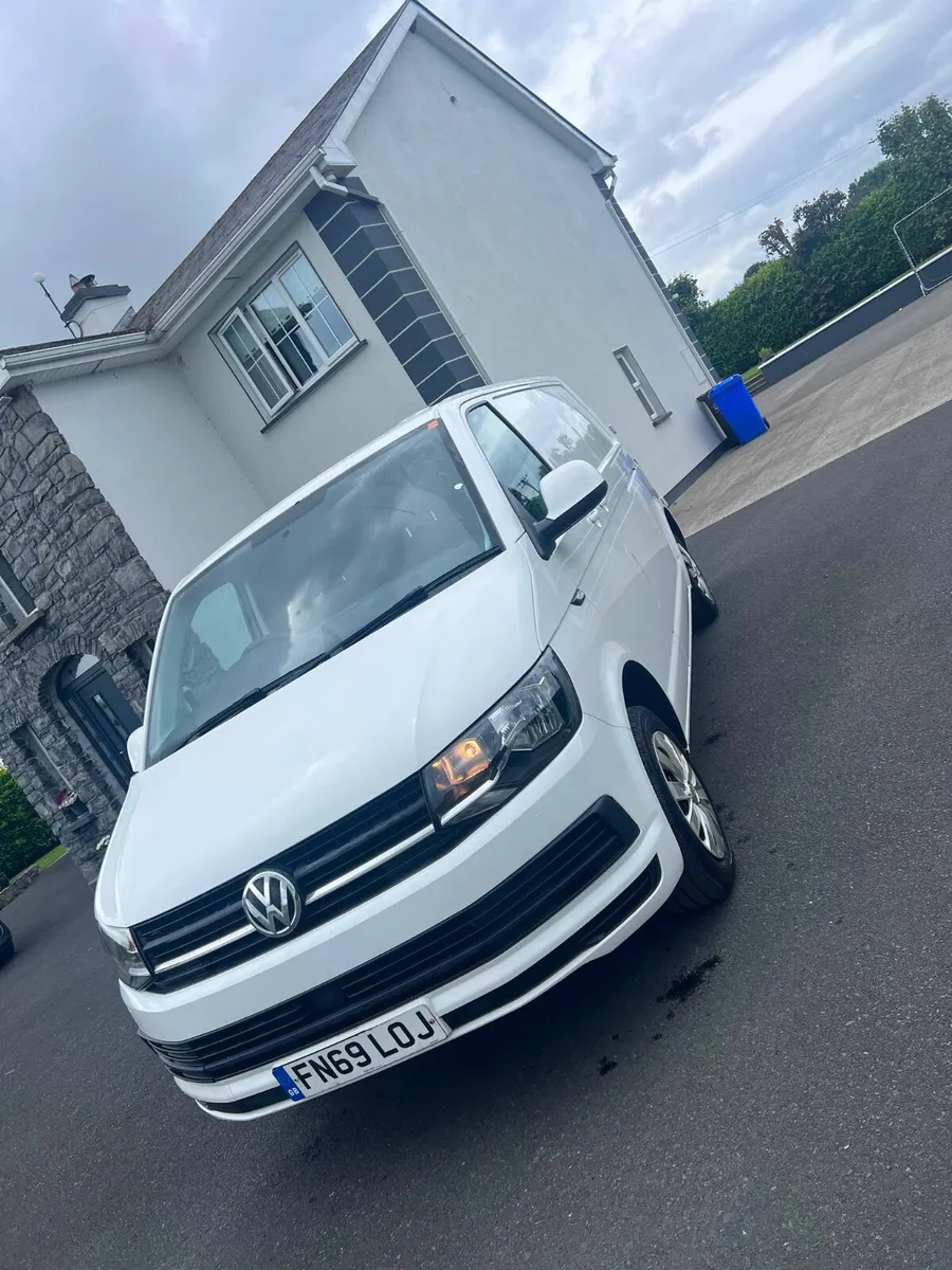 Volkswagen Transporter 2019 - Image 2