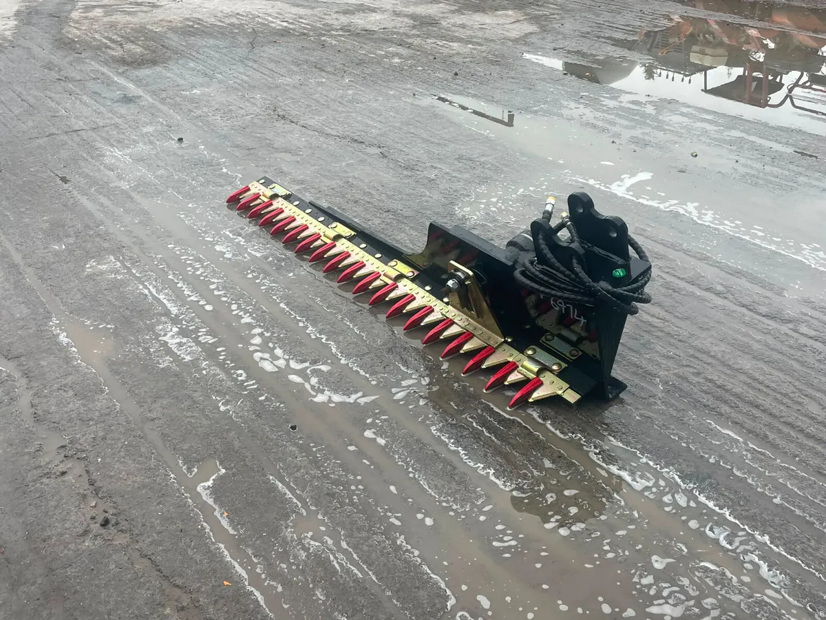 Hedge cutter / finger bar mower - Image 1