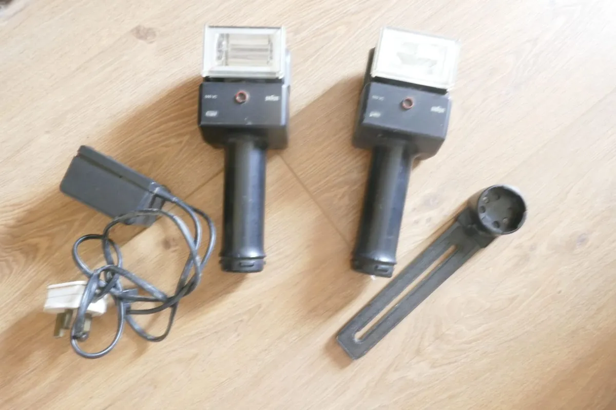 Braun 500V Flash Guns. - Image 1