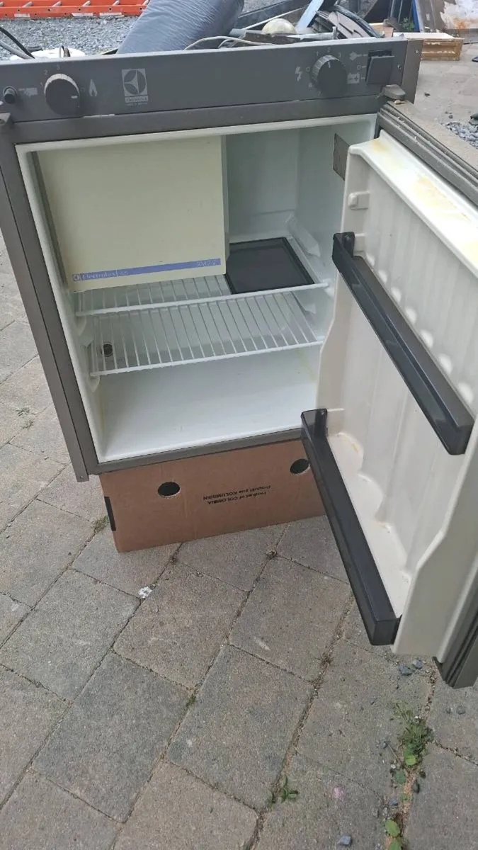Electrolux RM212 3 Way System - Image 2
