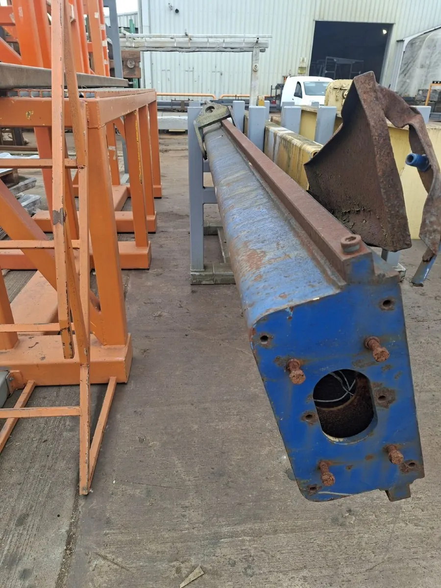Column and Boom - Image 2