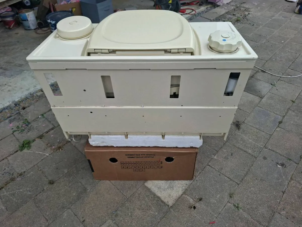 Thetford Cassette Toilet With External Door - Image 4