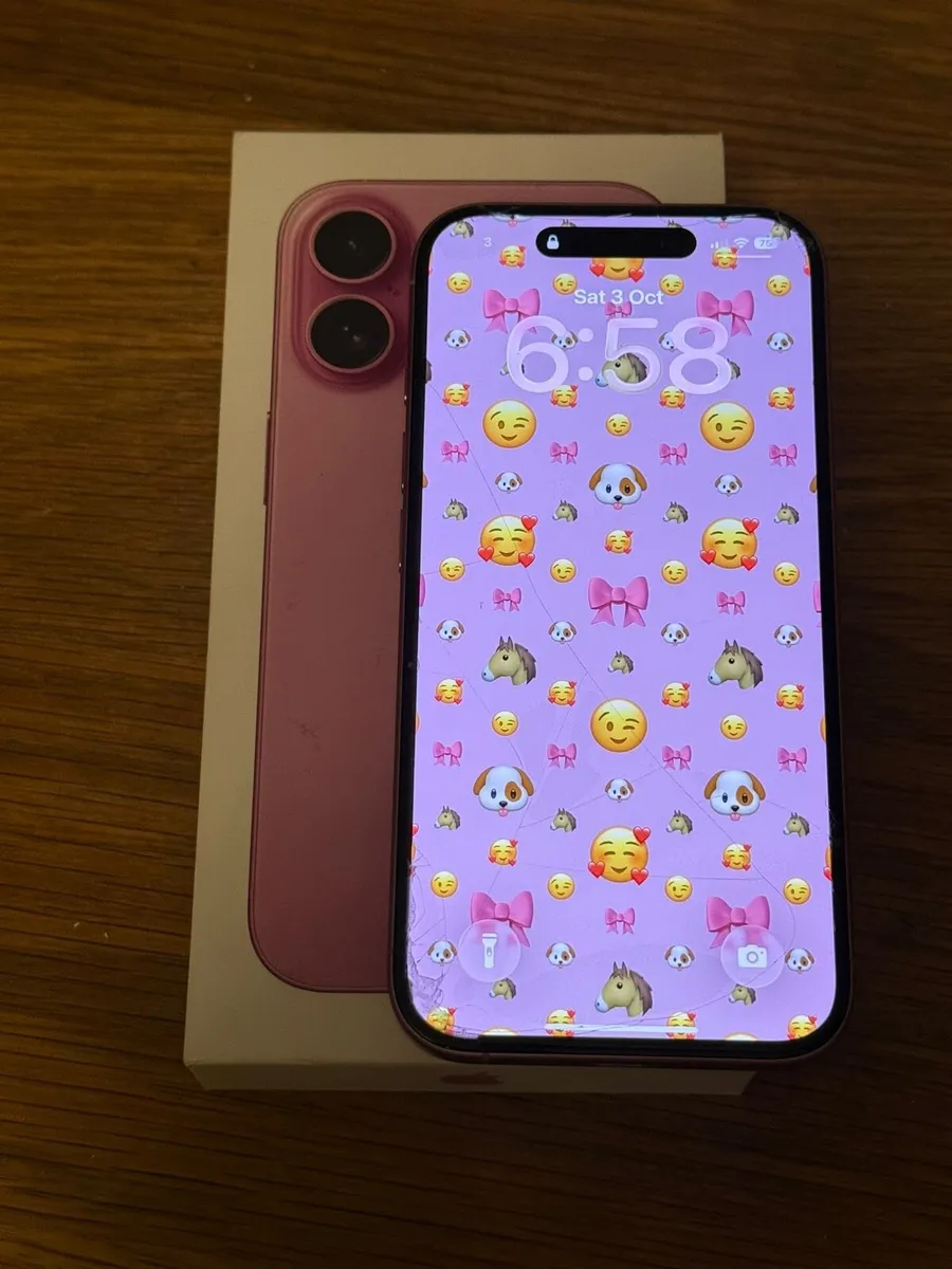 iPhone 16 - Image 4