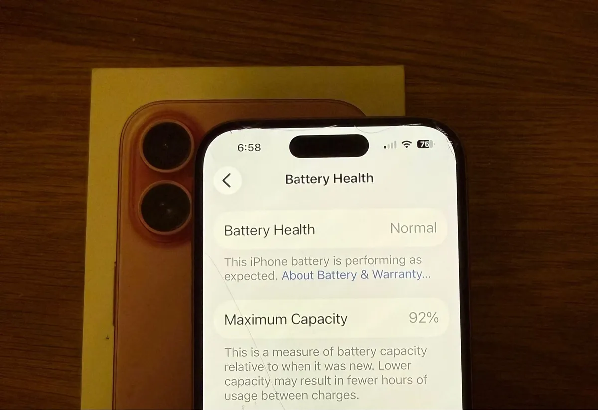 iPhone 16 - Image 3
