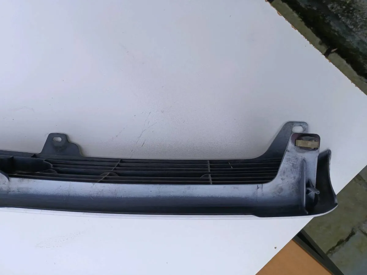 Toyota Carina E front grill - Image 4