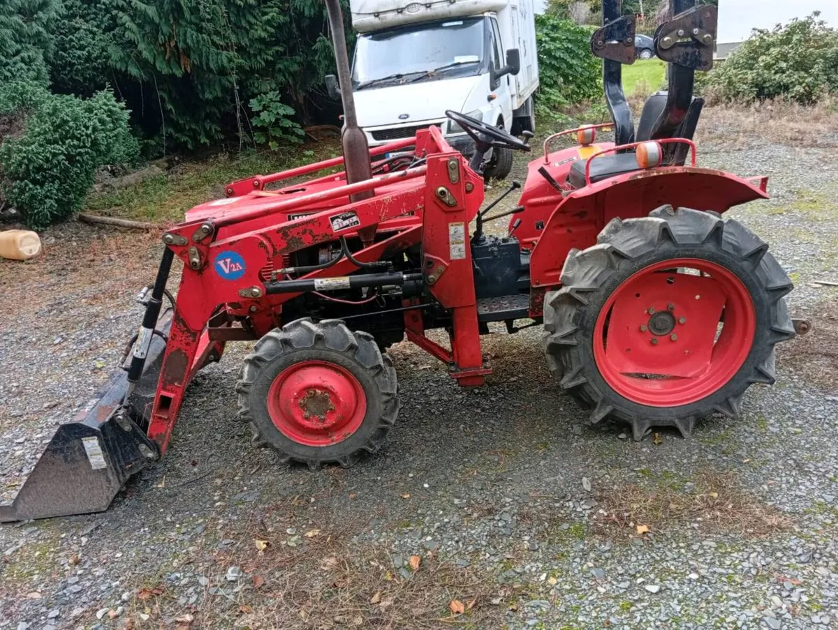 Compact tractor - Image 1