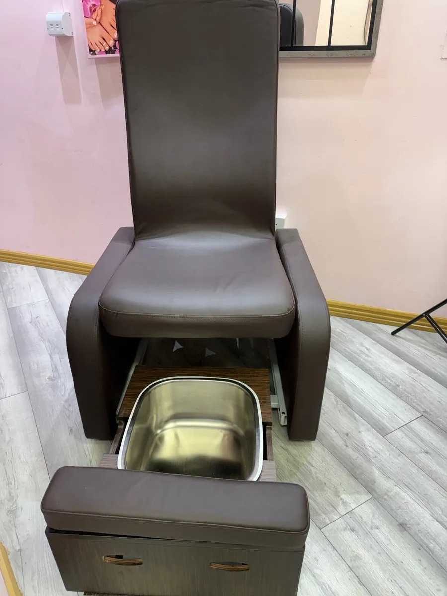 Pedicure chair - Image 1