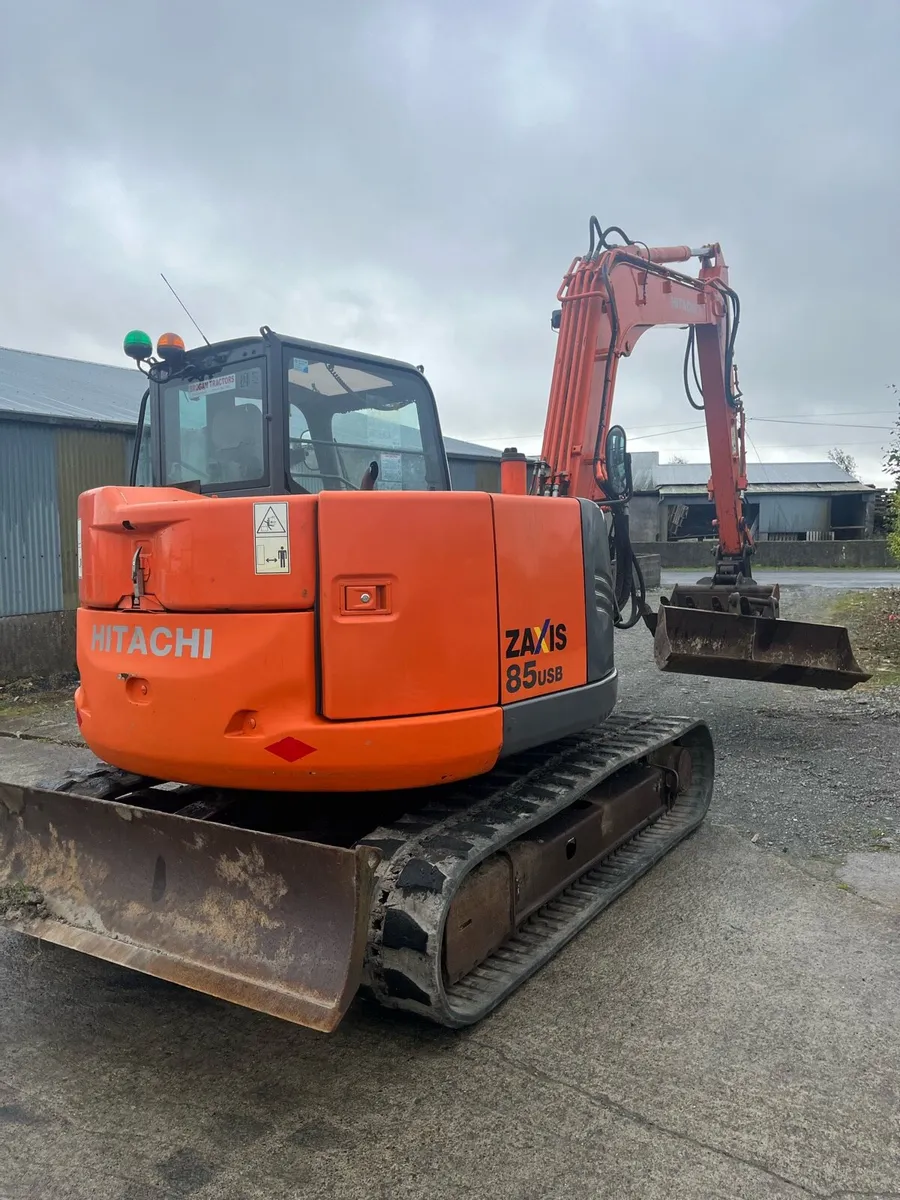 2014 hitachi 85-5 - Image 2