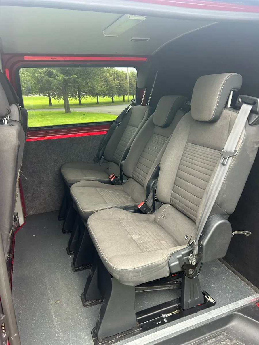 Crew cab safety seats - Image 1