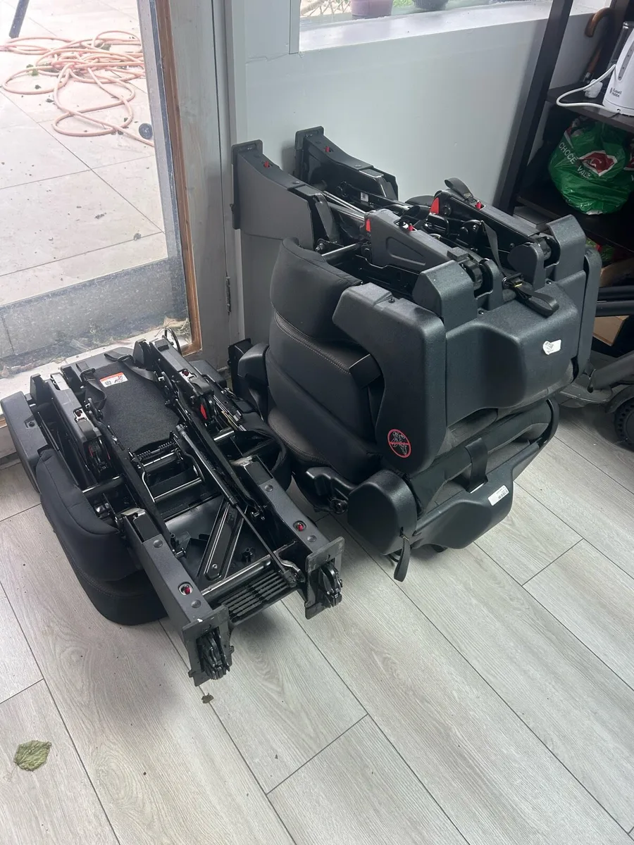 Crew cab safety seats - Image 2
