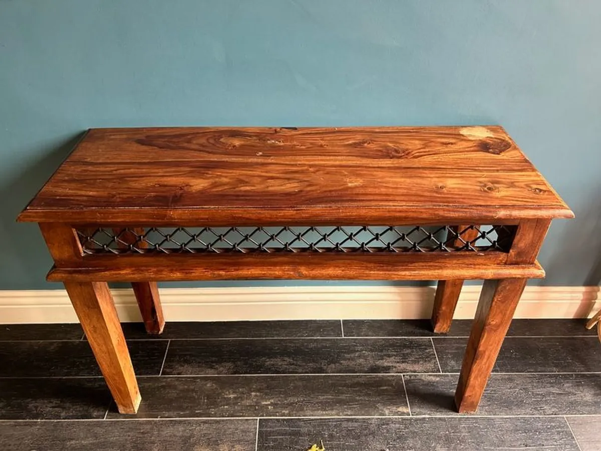 Solid wood console table with lattice detail - Image 2