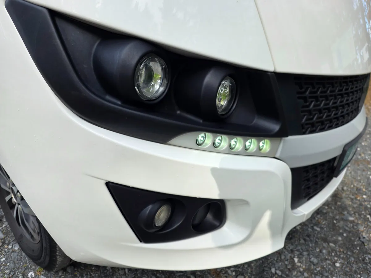 2018 RAPIDO 896F A-CLASS ISLAND BED CAR LICENSE - Image 3