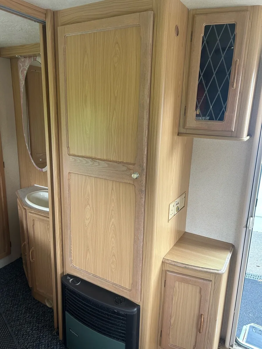 Lunar 4 Berth Caravan - Image 2