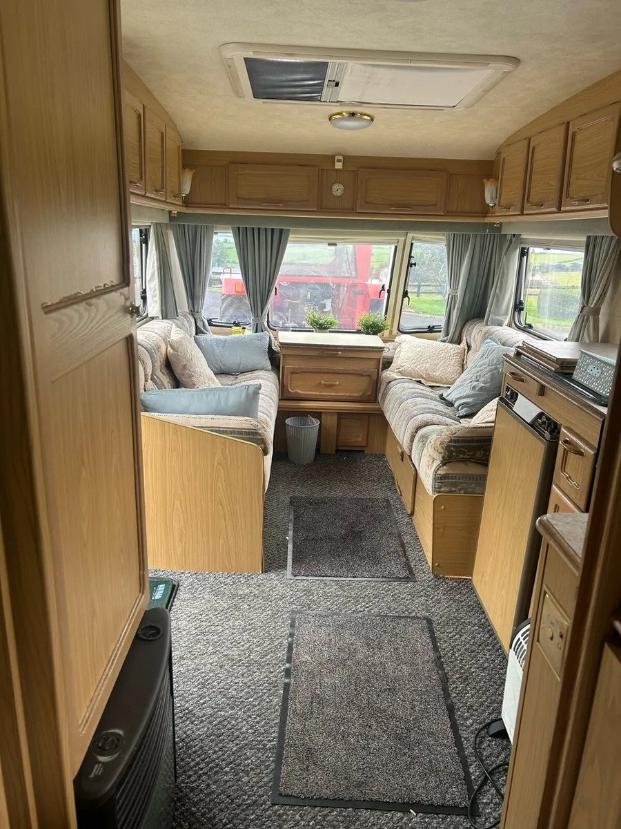Lunar 4 Berth Caravan - Image 4