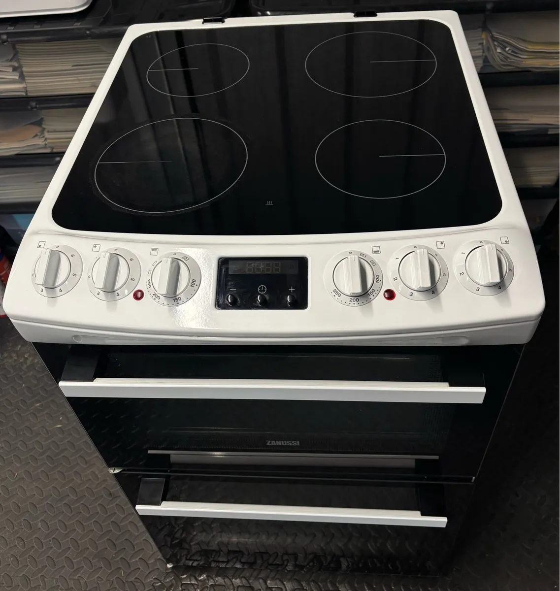 Zanussi Electric 55cm Double Oven & Ceramic Hob - Image 2