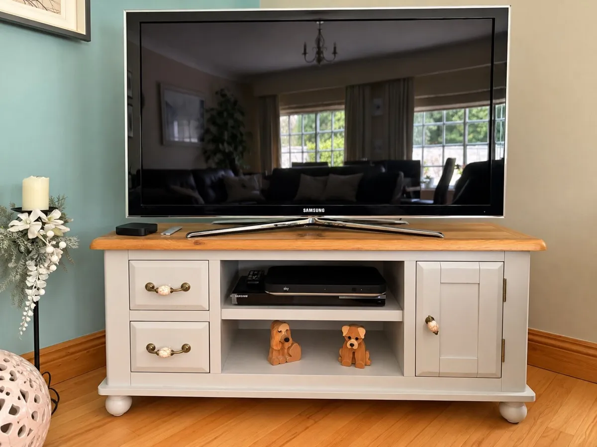 Tv stand - Image 1