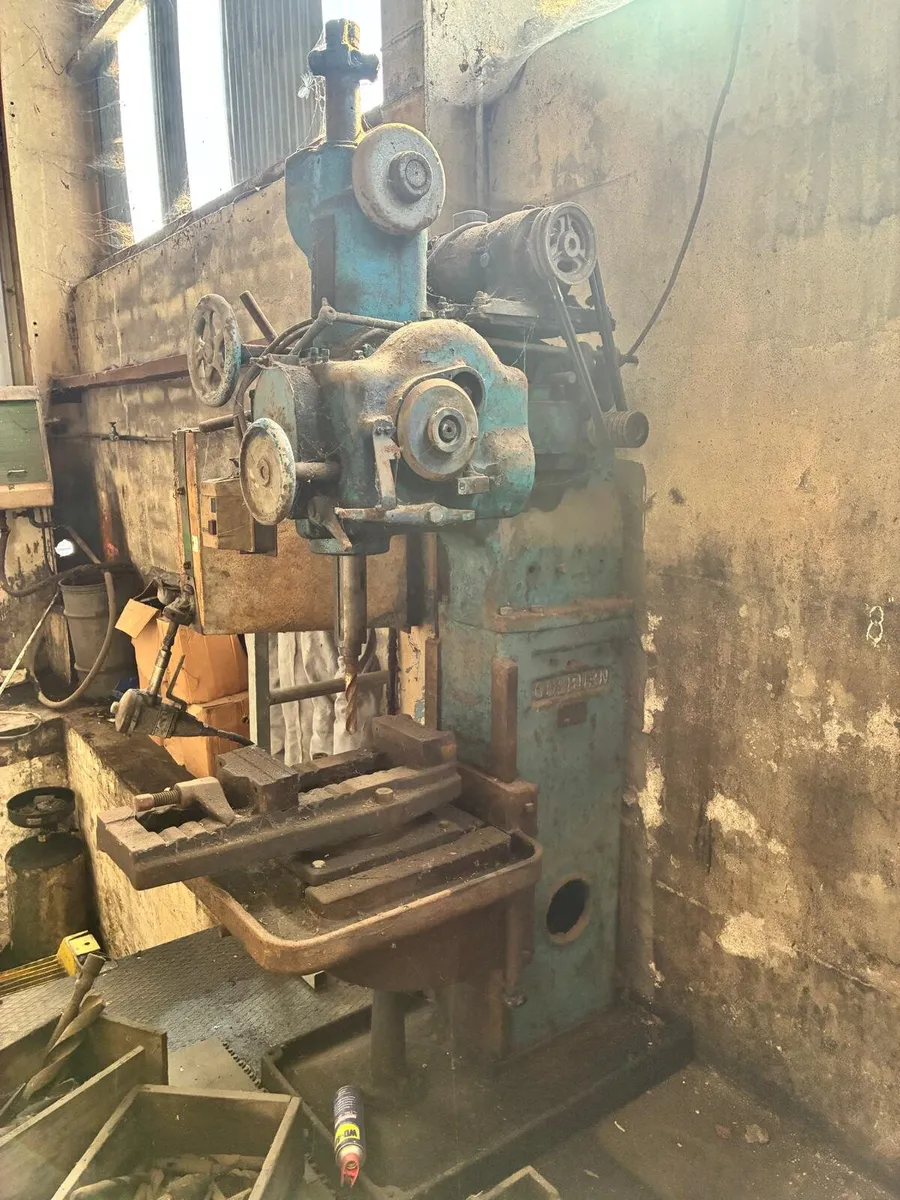 Workshop equipment - Image 1