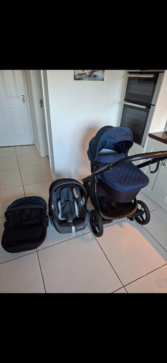 I candy orange travel system - Image 1