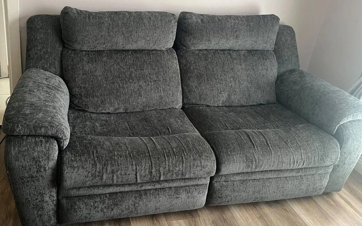 3 Seater and 2 seater electric recliners - Image 3