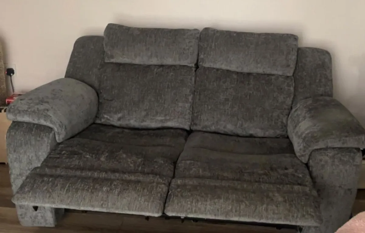3 Seater and 2 seater electric recliners - Image 4
