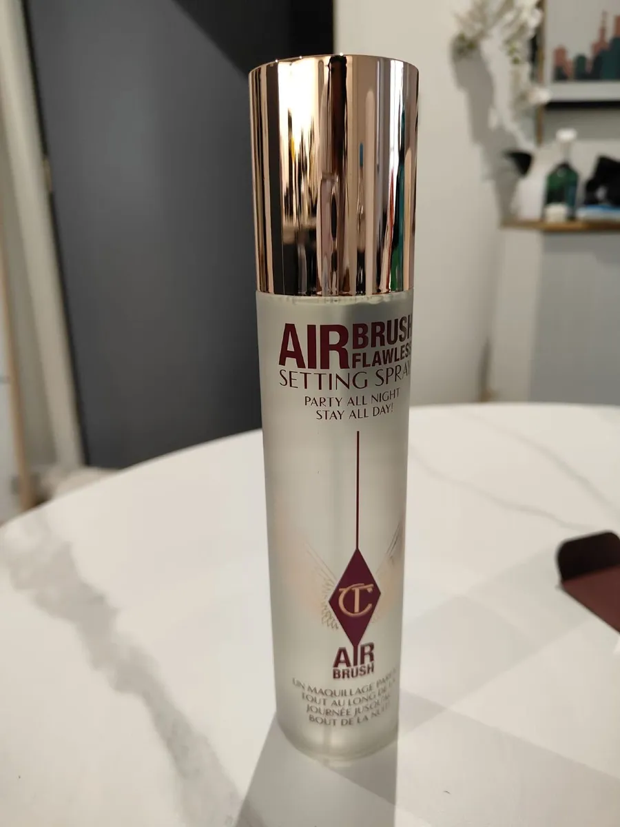 Charlotte Tilbury Air Brush Flawless Setting Spray - Image 1
