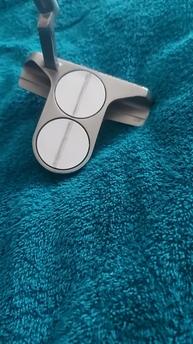 Odyssey 2 ball blade putter - Image 4