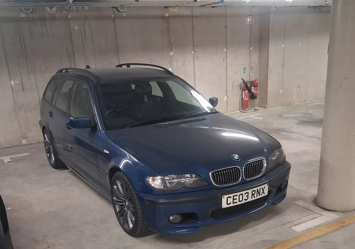 BMW 3-Series 2003 - Image 2
