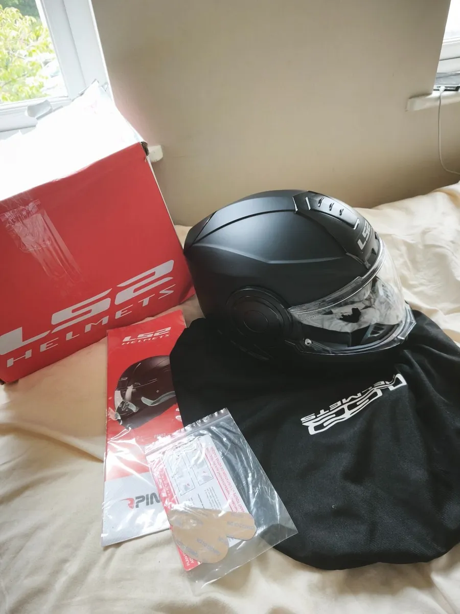 LS2 Motorcycle Helmet - Image 1