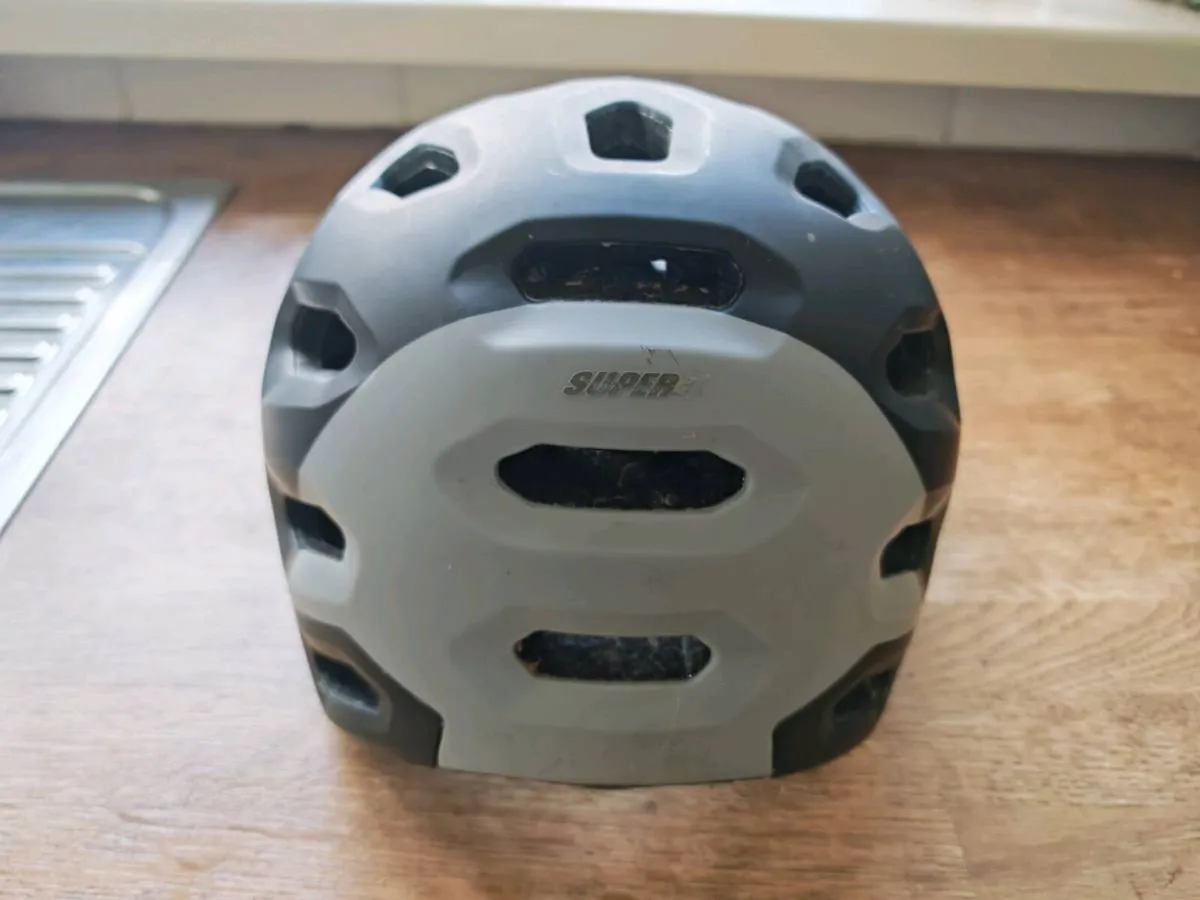 Bell MTB helmet - Image 2