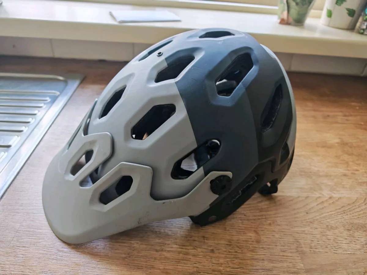 Bell MTB helmet - Image 3