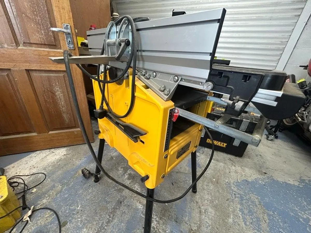 DEWALT D27300 Professional Planer Thicknesser (230V - Image 2