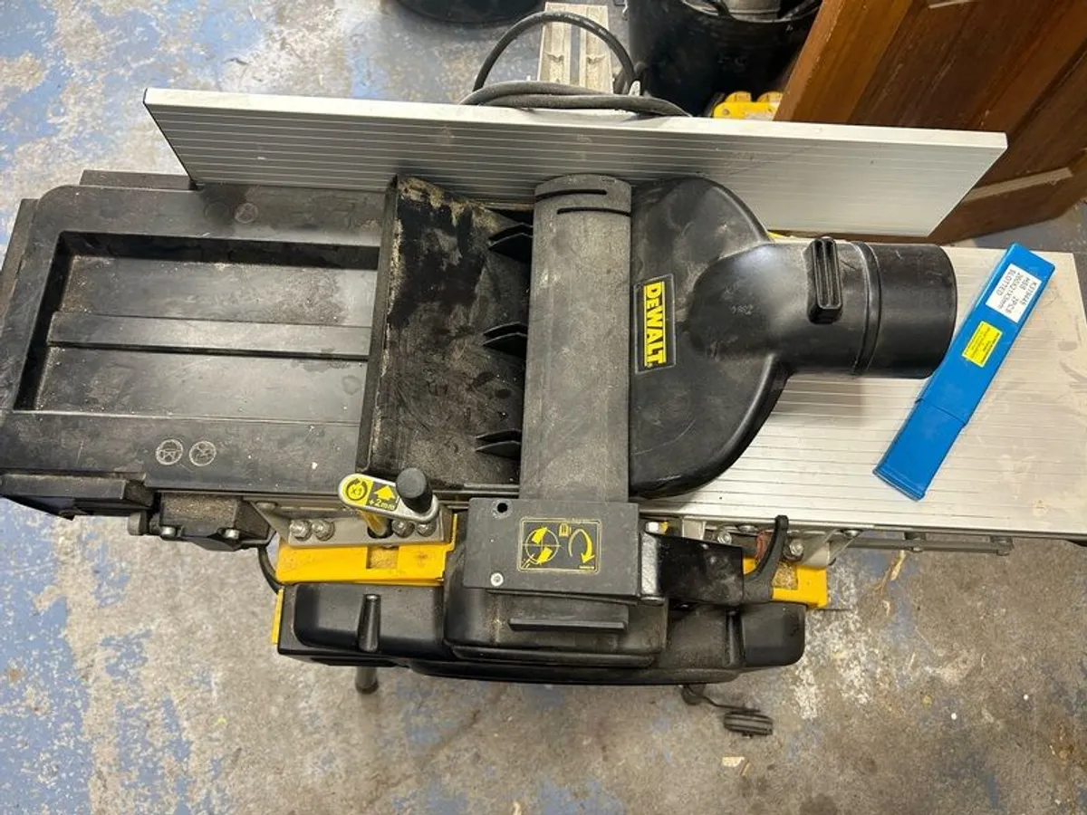 DEWALT D27300 Professional Planer Thicknesser (230V - Image 4