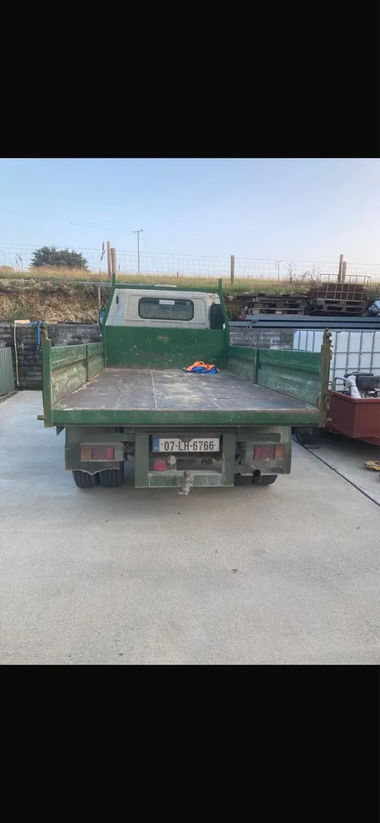 Isuzu tipper - Image 2