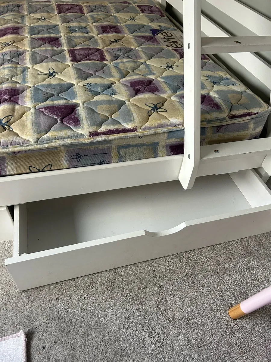 Triple sleeper bunk bed with mattresses - Image 4